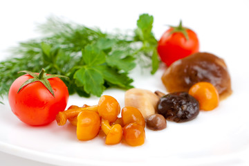 Snack with mushrooms, tomatoes and fennel