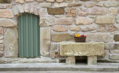 Idyllische Steinmauer