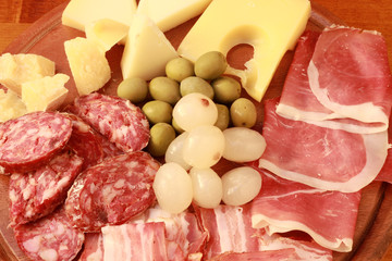 tagliere misto salumi,formaggi e soattaceti