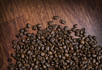 Coffee_beans_on_wood