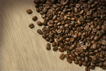 Coffee_beans_on_burlap