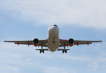 Airliner Makes its Landing Approach