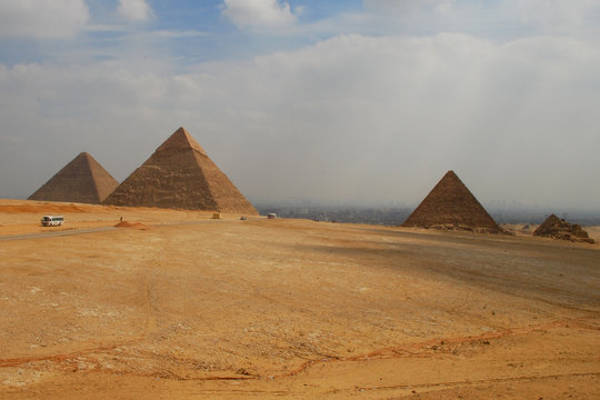 Drei Pyramiden