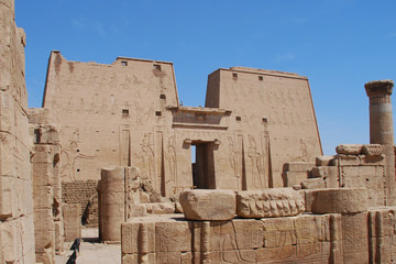 Am Horus-Tempel
