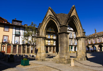 Fototapeta na wymiar Monument in the centre of Guimares city (Oliveira) with typical