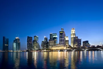 Fototapete Singapur Schönes CBD in Singapur in der Abenddämmerung