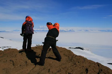 Zelfklevend Fotobehang Summit of Castle Rock, Ross Island, Antarctica © serge_t