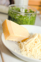 Parmesan für Pesto