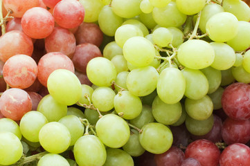 Red and green fresh grapes