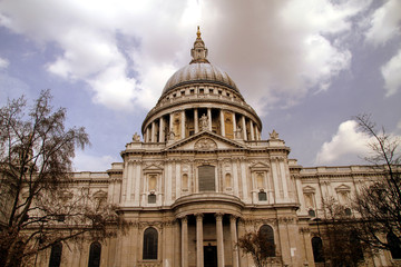 Fototapeta na wymiar st pauls cathedral, london