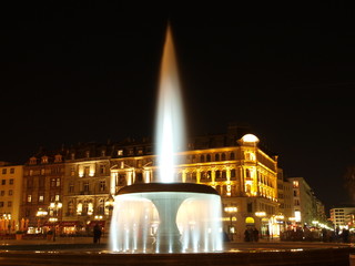 Brunnen am Opernplatz ( Frankfurt )