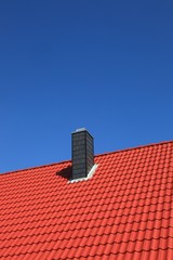 Neubau Schornstein Dachstuhl rote Dachziegel