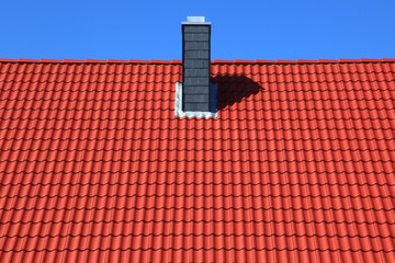 Neubau Schornstein Dachstuhl rote Dachziegel