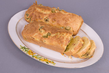 plat et cakes aux olives