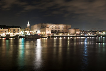 Vue du Palais Royal de Stockholm de nuit