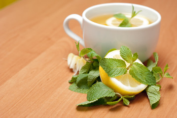 tea with lemon and mint
