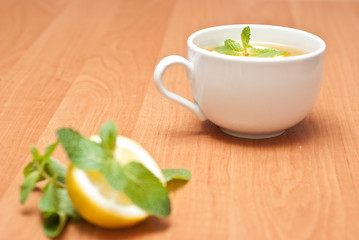 tea with lemon and mint