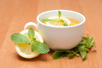 tea with lemon and mint