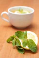 tea with lemon and mint