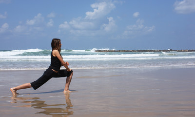 Fototapeta na wymiar woman during fitness on sea beach