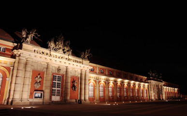 Marstall bei Nacht schraeg 3 (Filmmuseum Potsdam)