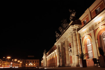 Fototapeta na wymiar Stajnie w nocy skośne 4 (Filmmuseum Potsdam)