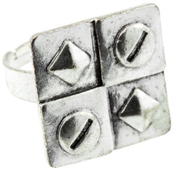 bague métal tendance jeune, fond blanc