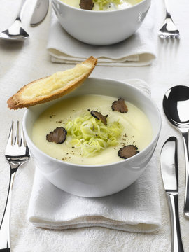 bol de velout&eacute; &agrave; la truffe noire
