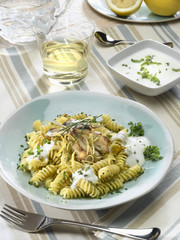 fusilli au citron, filet de sardines et  herbes aromatiques