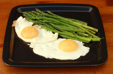 uova con asparagi