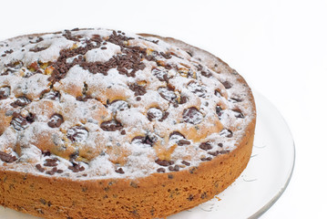 Selbst gebackener Sandkuchen mit Kirschen