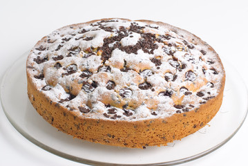Selbst gebackener Sandkuchen mit Kirschen