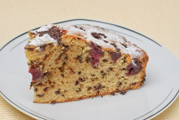 Selbst gebackener Sandkuchen mit Kirschen