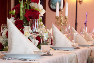 BANQUET TABLE