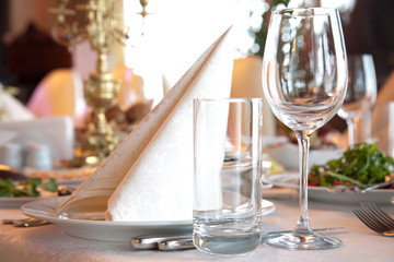 BANQUET TABLE