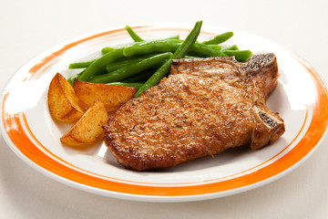 Grilled steak with chips and vegetables