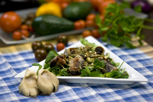 Lettuce with oyster mushrooms and dates