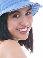 girl wearing a sun hat