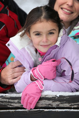 Portrait d'une fillette en combinaison de ski