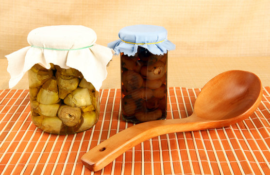Cipolline, carciofini sott'olio