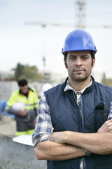 Entrepreneur sur un chantier de construction