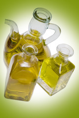 Aceiteras con aceite de oliva.