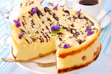 cheesecake with almonds
