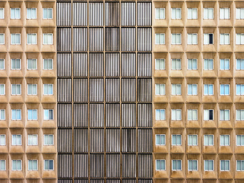 Fachada con ventanas en Madrid