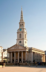 Fototapeta na wymiar Kościół na Trafalgar Square
