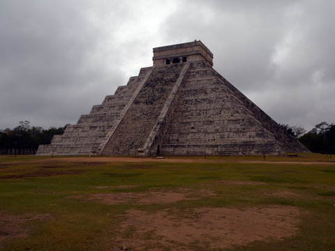 Pyramid Kukulkan a rainy day