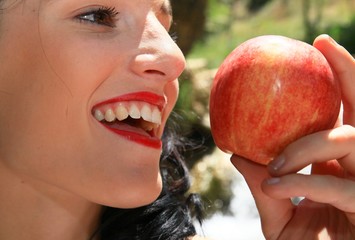 croquer dans la pomme