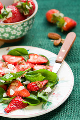 Spinach salad with strawberries