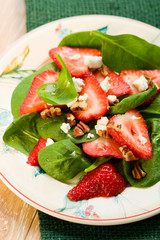Spinach salad with strawberries