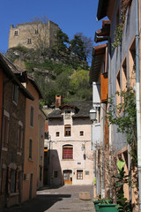 Rue et chateau de Crémieu